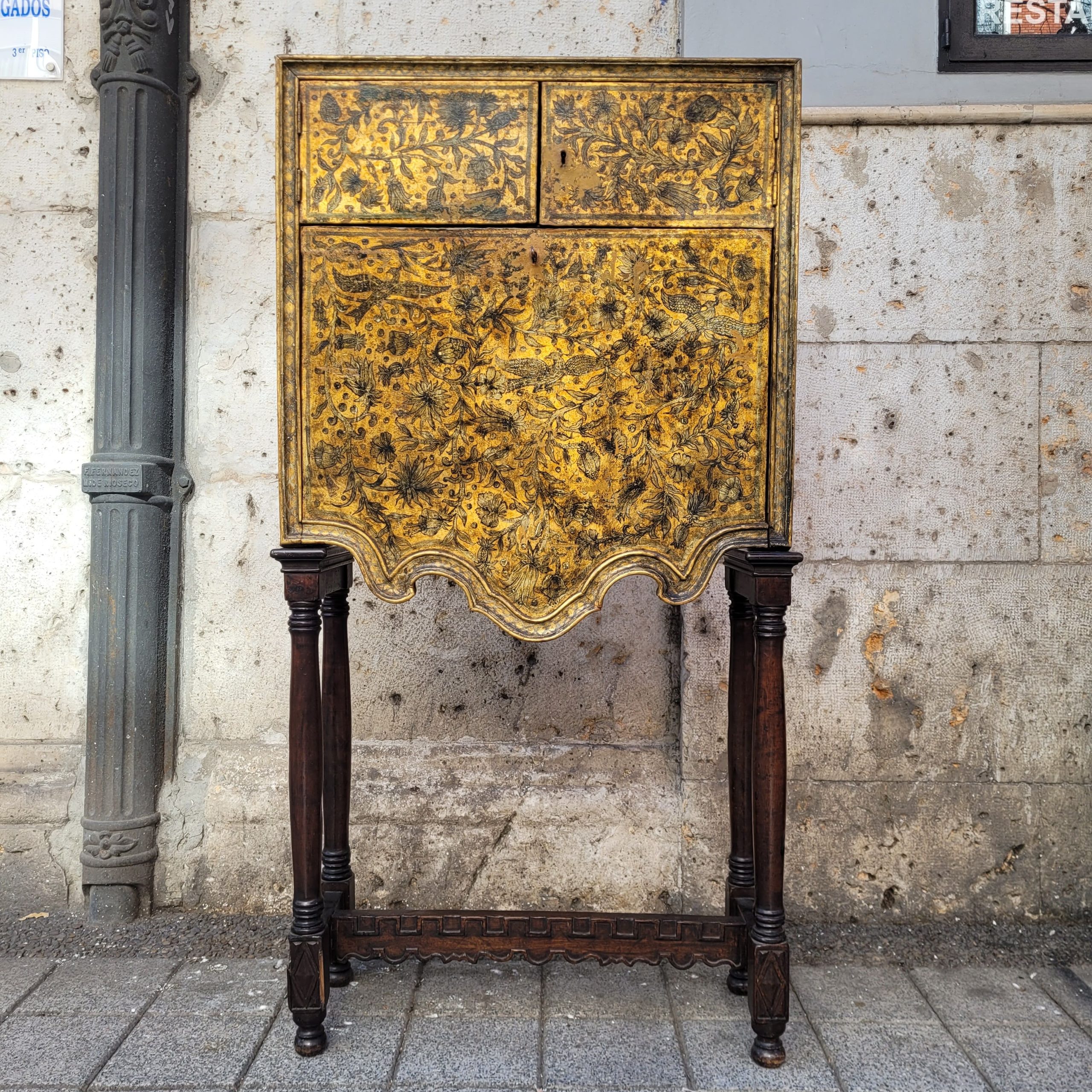 cabinet_dorado (2)