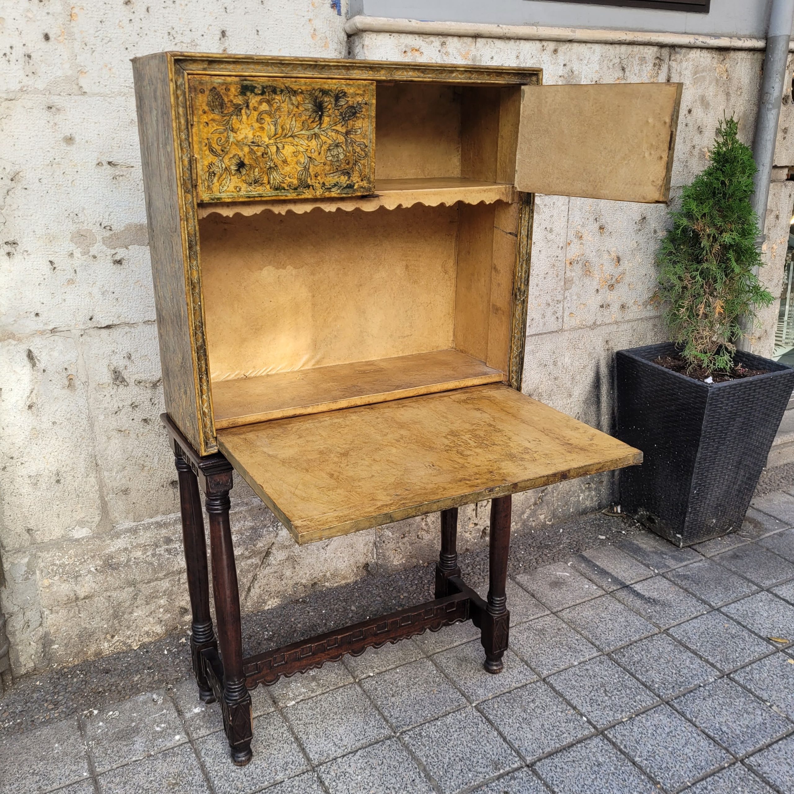 cabinet_dorado (8)